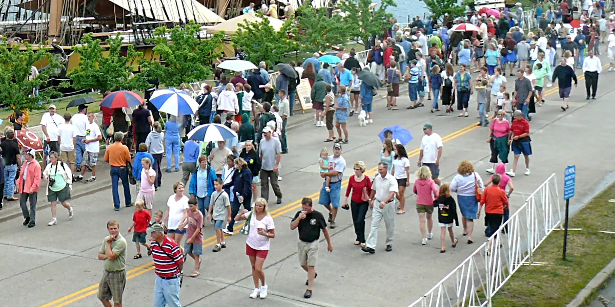 People walking aimlessly along a street without ever really connecting to each other.